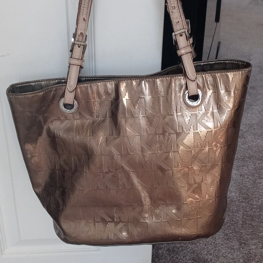 Michael Kors shiney gold bag - Picture 4 of 14